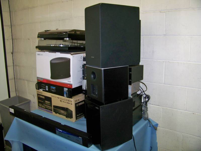 lot 50 image: Miscellaneous Electronics for PARTS  REPAIR