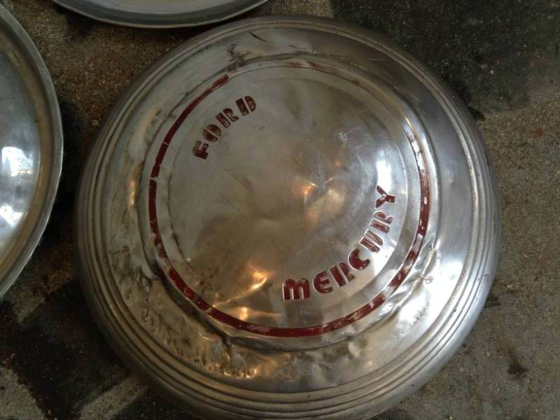 lot 16 image: 3 Wheel covers Hubcaps (Ford, Mercury, Plymouth)