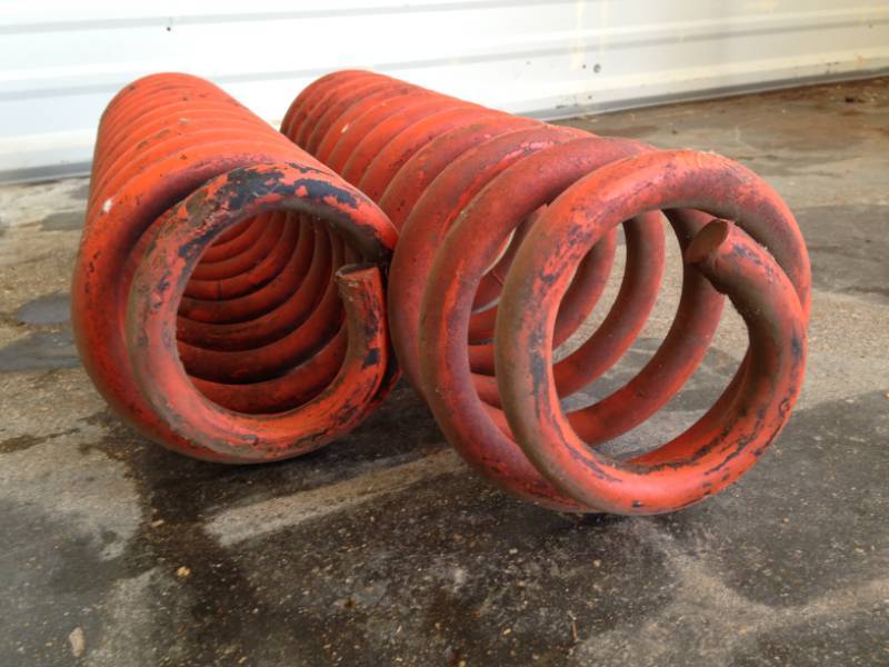 lot 19 image: Coil Suspension Spring Set (2)