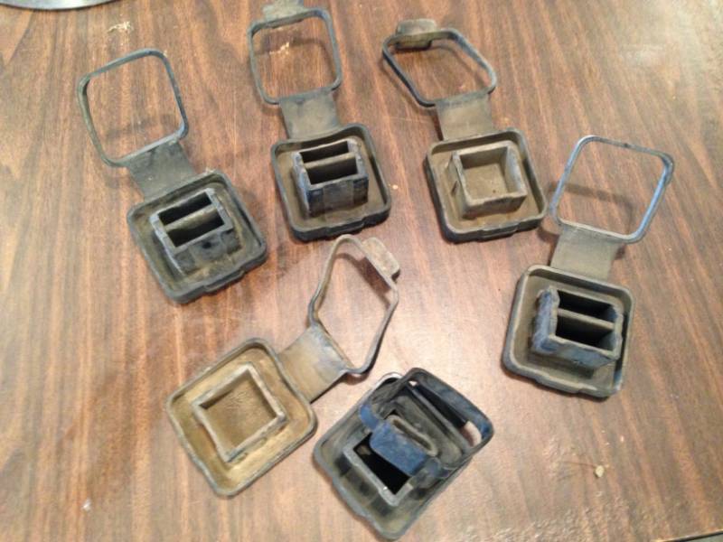 lot 31 image: 6 Truck Hitch receiver covers (Jeep)