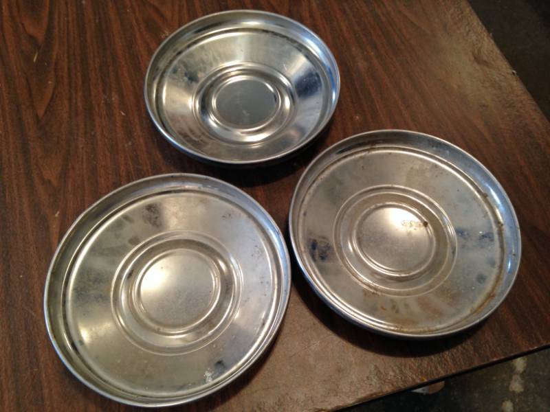 lot 34 image: 3 matching hubcaps - 10