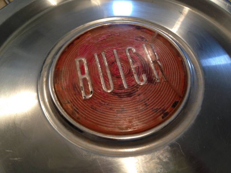 lot 46 image: 3 Wheel covers hubcaps (15 Buick)