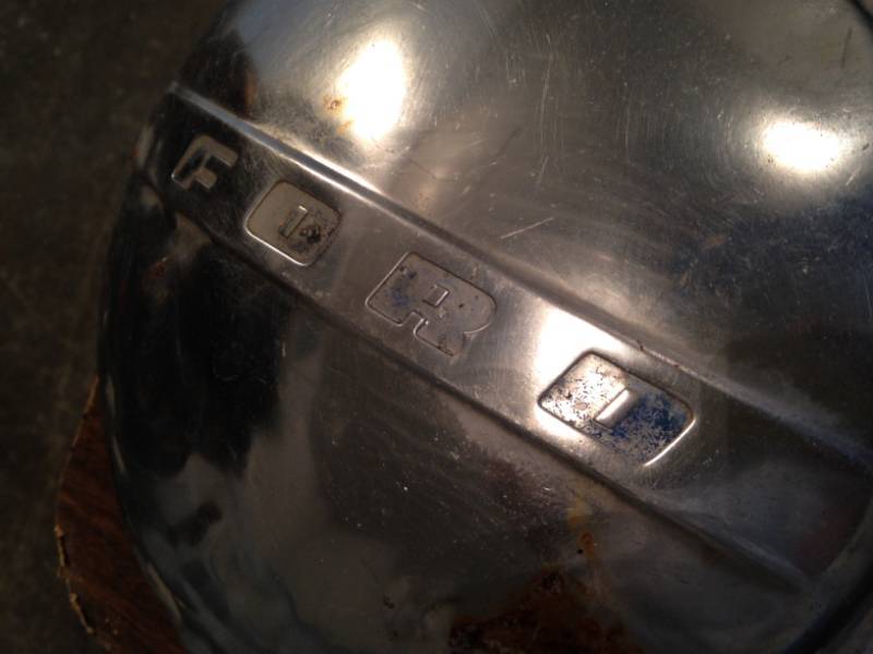 lot 48 image: 5 Wheel Cover Hubcaps (Ford)