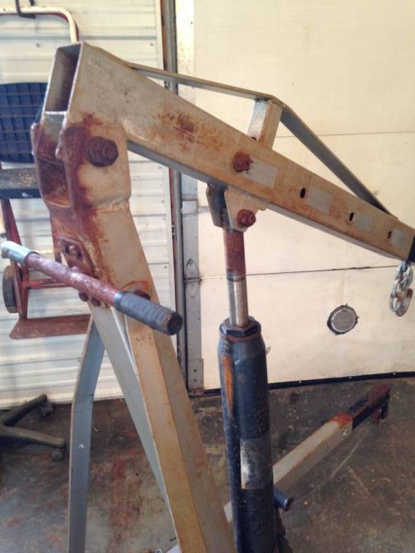 lot 44 image: 2-Ton Engine Hoist