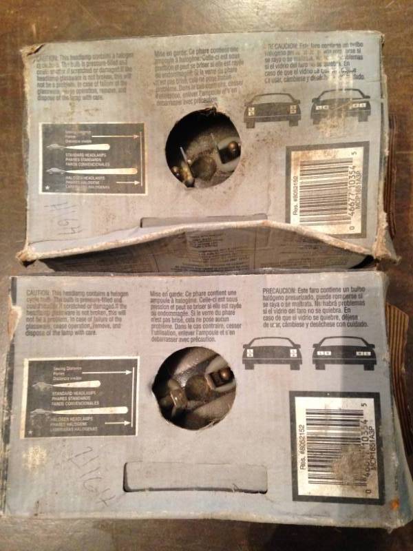 lot 68 image: 2 Philips Halogen Headlights (H4651)