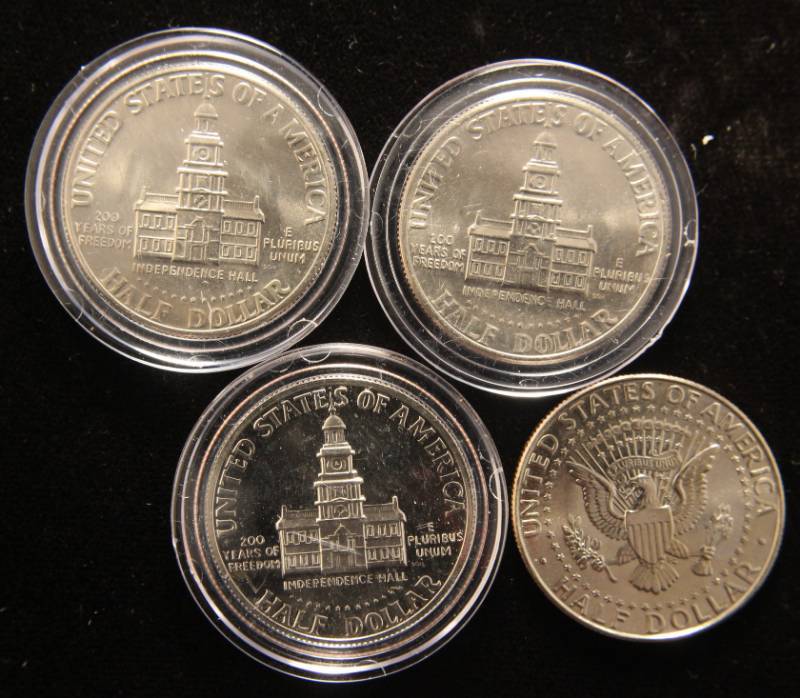 lot 09 image: 4 KENNEDY HALF DOLLARS 1976 BI-CENTENNIAL X3 (1 PROOF) & 2000-D BU