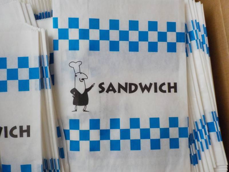 lot 4 image: Box of Sandwich Bags...