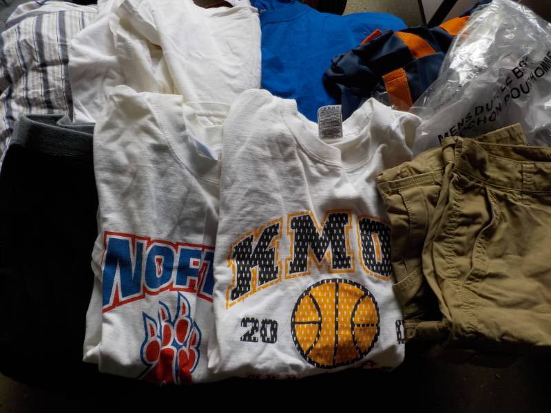 lot 34 image: Lot of XL Mens Clothing...