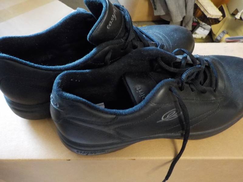 lot 45 image: Easy Spirit Ladies Size 10 NEW shoe...