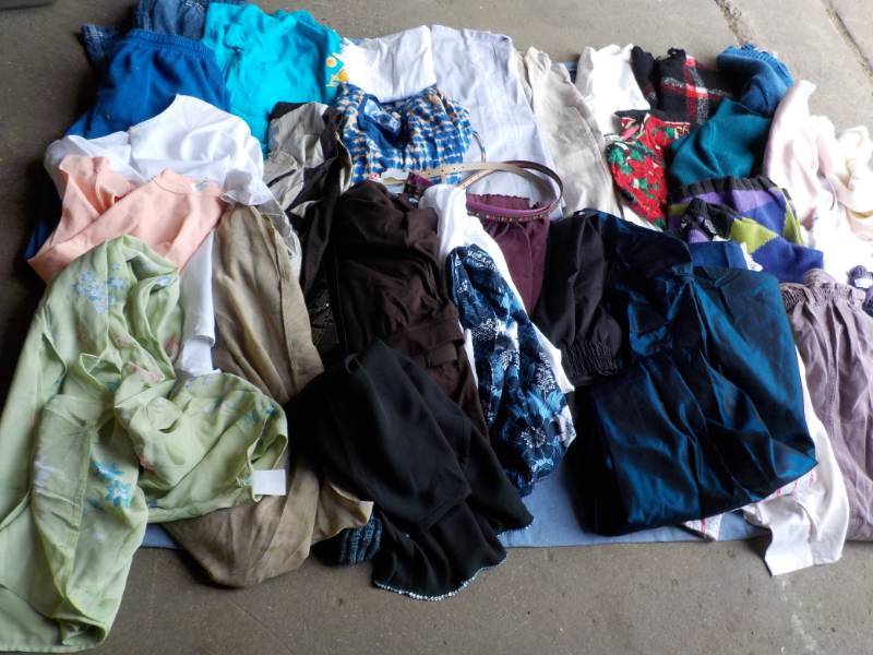 lot 50 image: Ladies size M Clothing...