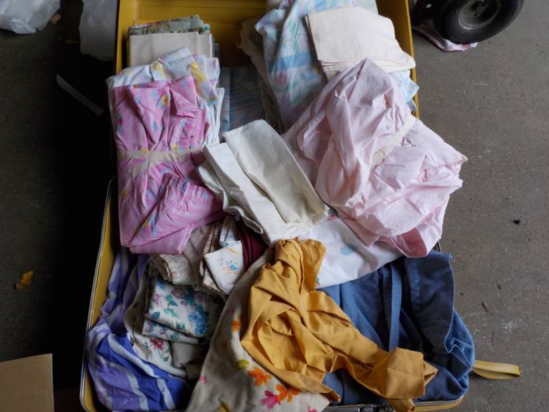 lot 55 image: lot of Sheets, Pillowcases, Mattres...