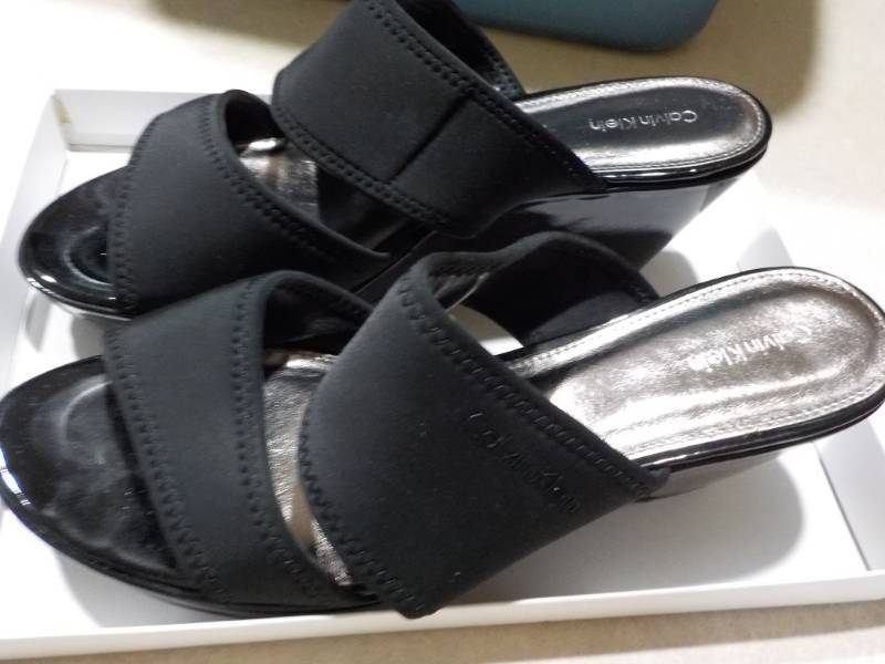 lot 11 image: Calvin Klein New size 11 ladies Sho...