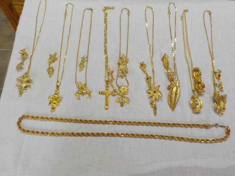 lot 13 image: Gold Costume Jewelry, Bottom Neckla...