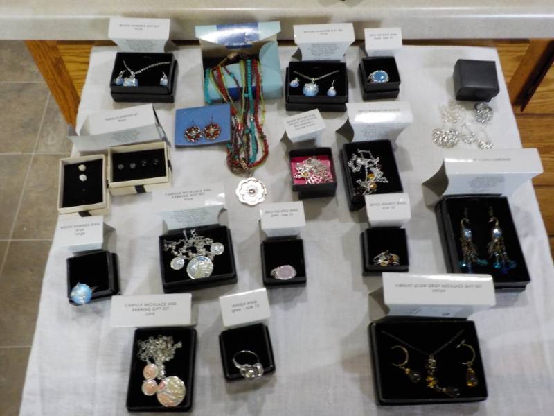 lot 15 image: Avon new jewelry never worn in a j...