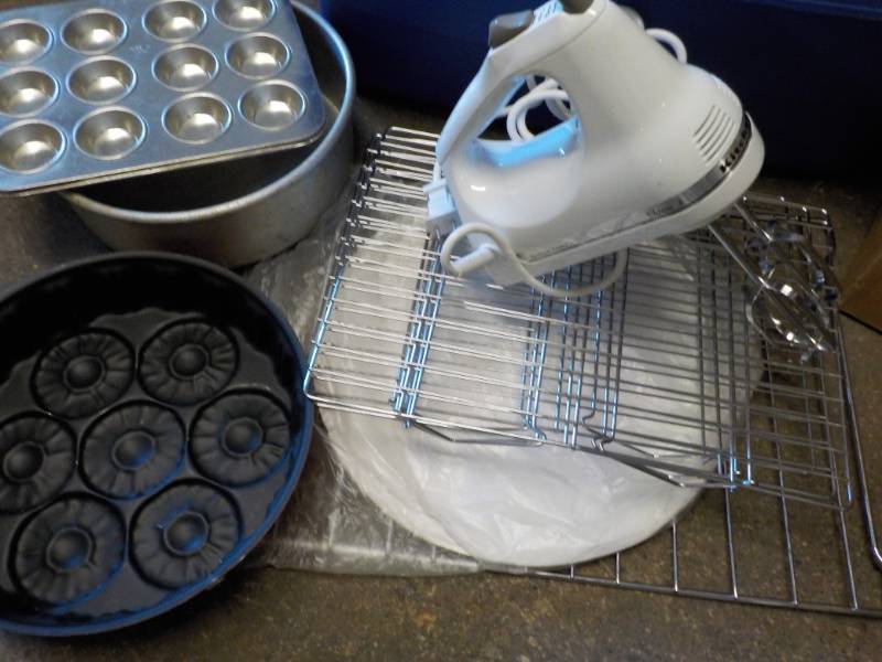 lot 21 image: Cake Decorating Supplies...