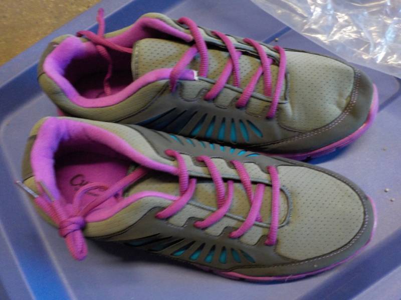 lot 28 image: Curves Women Tennis shoes NEW size ...