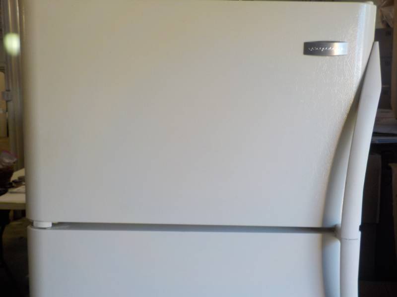 lot 78 image: Frigidaire Refrigerator- Top Freeze...