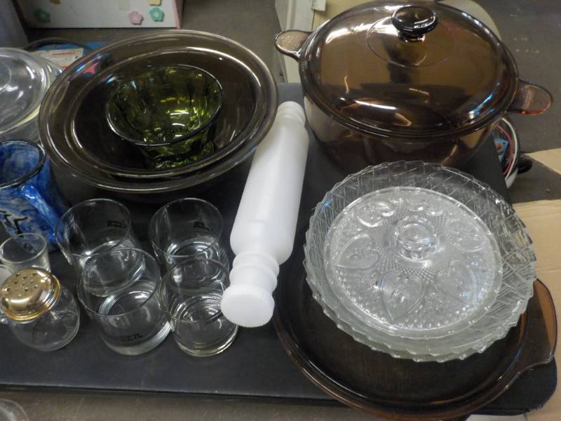 lot 81 image: Lot of Cooking and Kitchen Supplies...