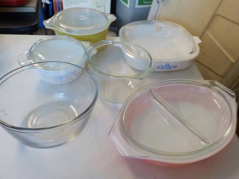 lot 90 image: Pyrex...