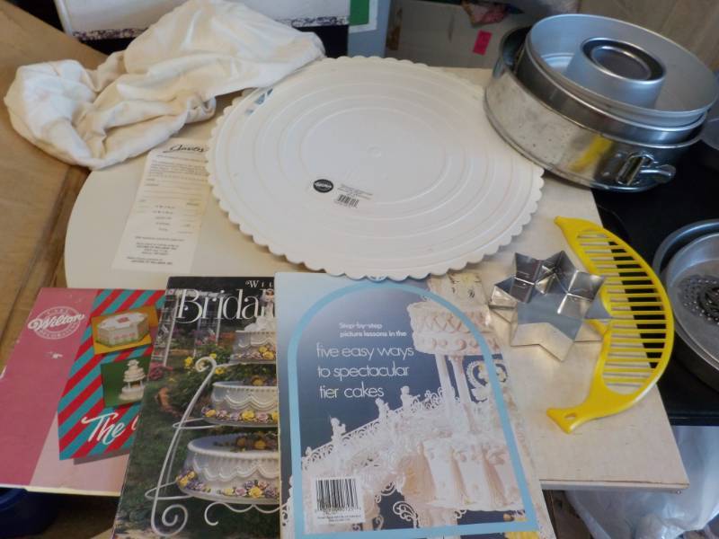 lot 95 image: Cake Decorating and Catering Suppli...