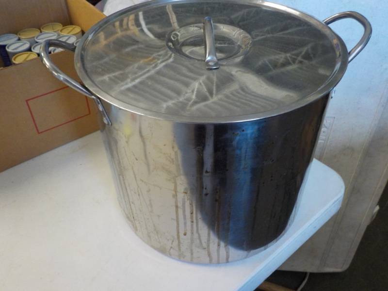 lot 103 image: Stainless Steel Stock Pot 13 Diame...