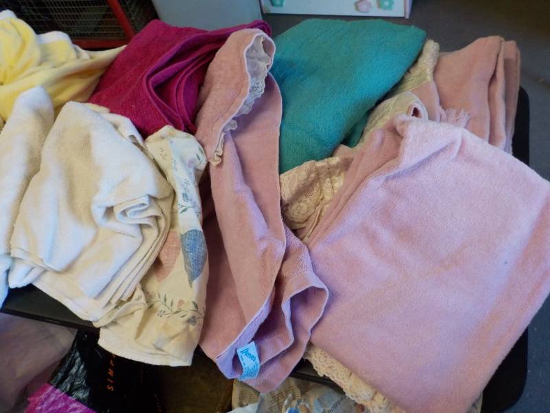lot 113 image: Towels...
