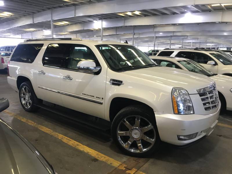 lot 10 image: 2008 Cadillac Escalade ESV AWD