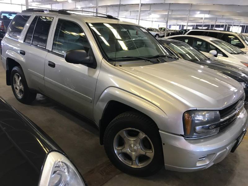 lot 11 image: 2008 Chevrolet Trailblazer LS 4x4