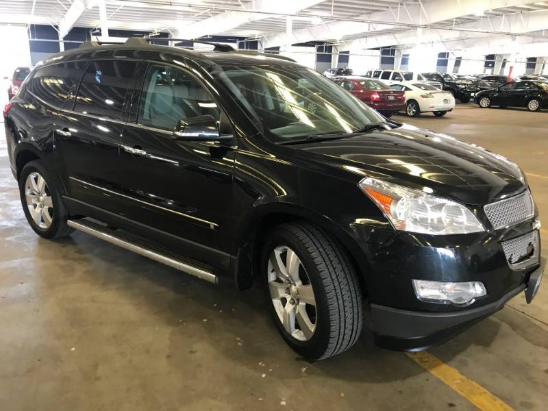 lot 13 image: 2010 Chevrolet Traverse LTZ AWD