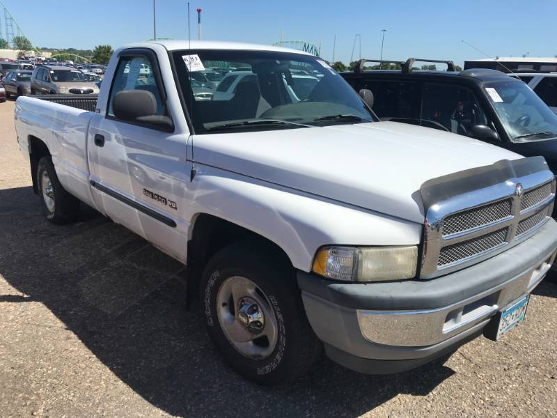 lot 16 image: 2001 Dodge Ram 1500 V8 2WD