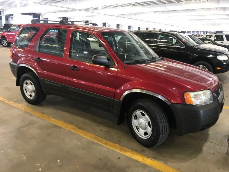 lot 17 image: 2004 Ford Escape XLS