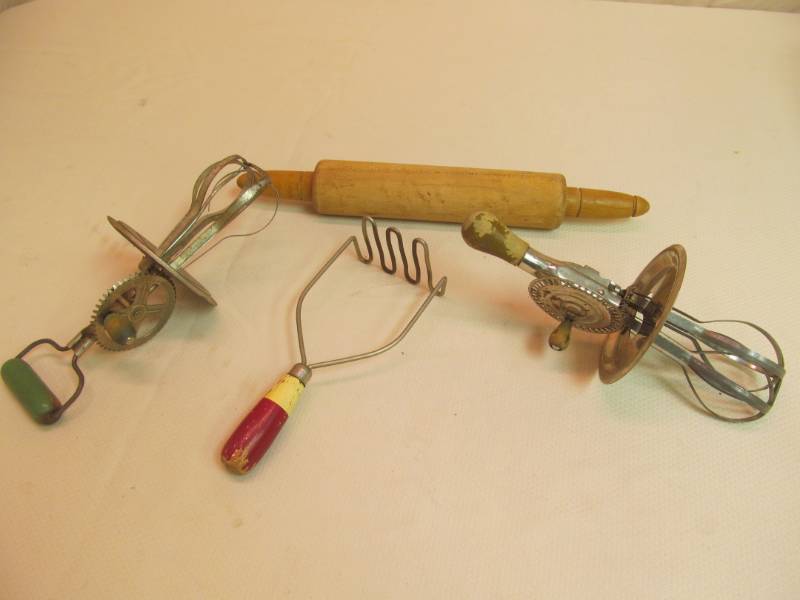 lot 3 image: vintage kitchen utensils