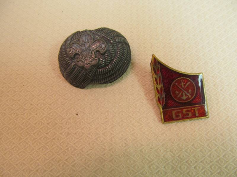 lot 5 image: vintage boy ,girl scout items