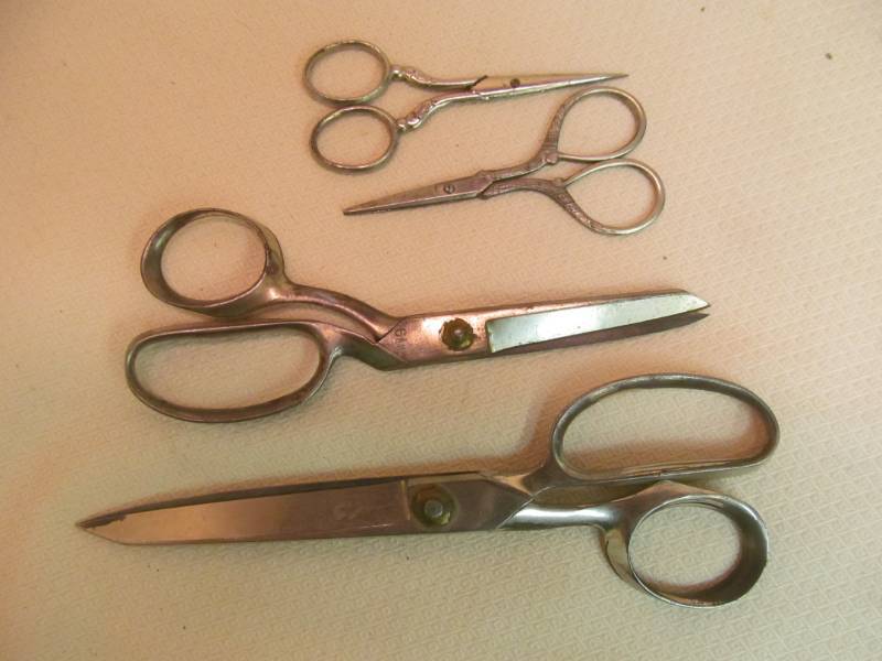 lot 22 image: vintage scissors