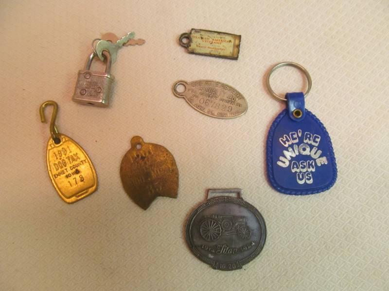 lot 26 image: vintage keys