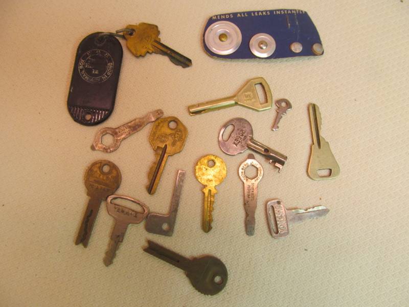 lot 31 image: vintage keys