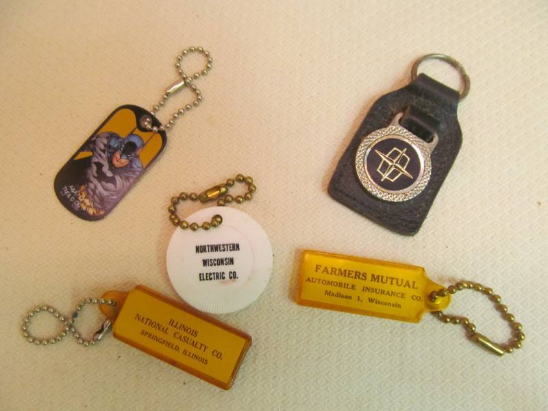 lot 35 image: vintage lkeychains