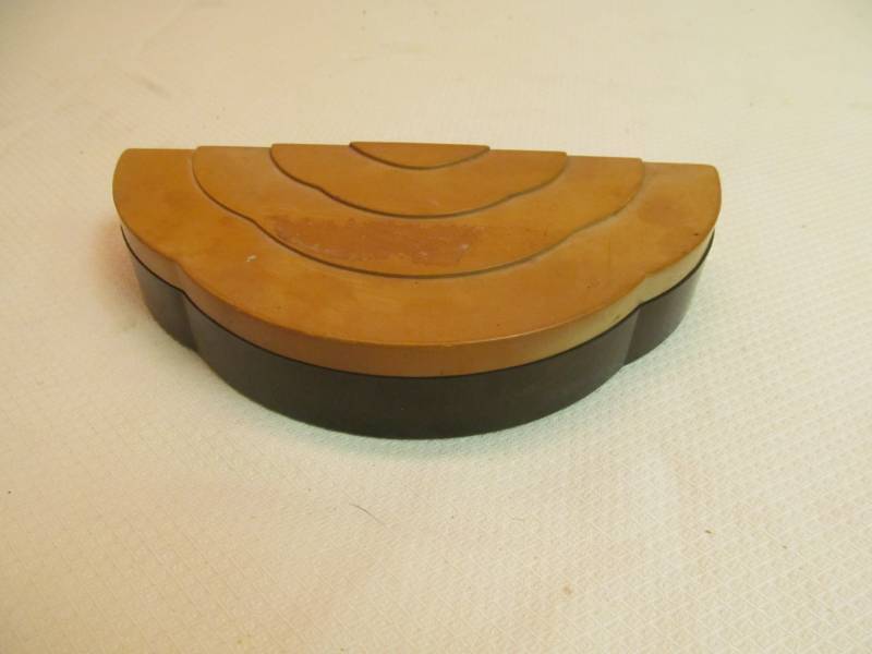 lot 41 image: vintage keepsake box ,pins