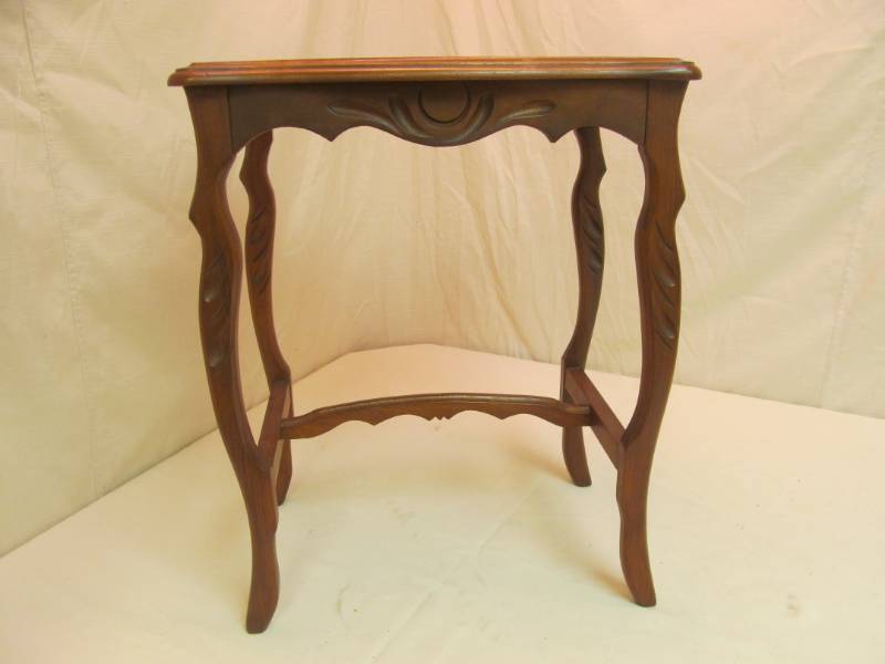 lot 47 image: antique hall table