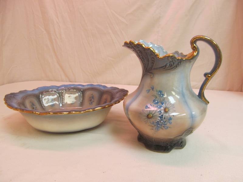 lot 49 image: vintage wash basin , pitcher