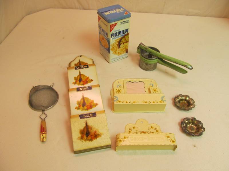 lot 59 image: vintage kitchenbath dcor