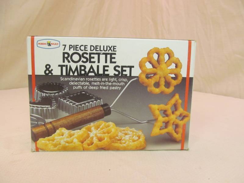 lot 83 image: Nordic ware deluxe Rosette, Thimble set