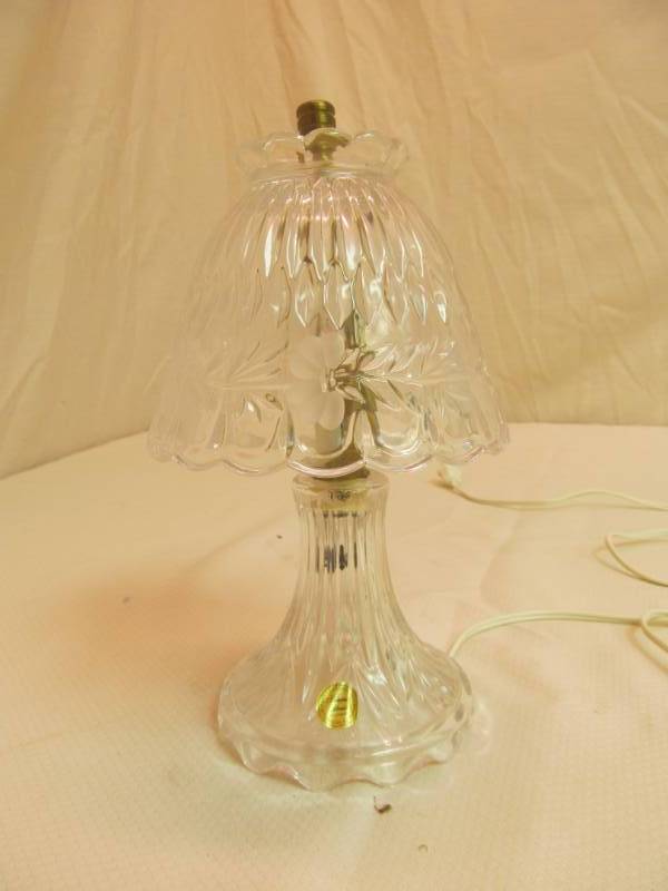 lot 85 image: lamp