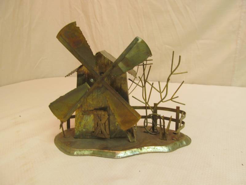 lot 88 image: metal art music box