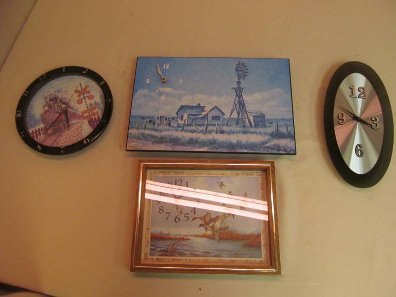 lot 94 image: wall clocks