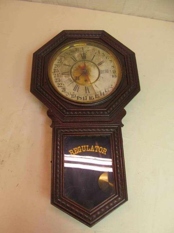 lot 101 image: Antique clock
