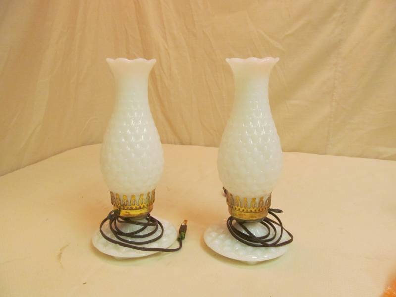 lot 115 image: vintage milk glass lamps