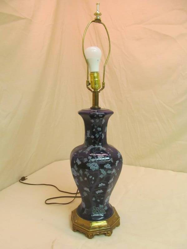 lot 117 image: vintage lamps