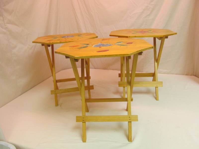 lot 122 image: TV trays