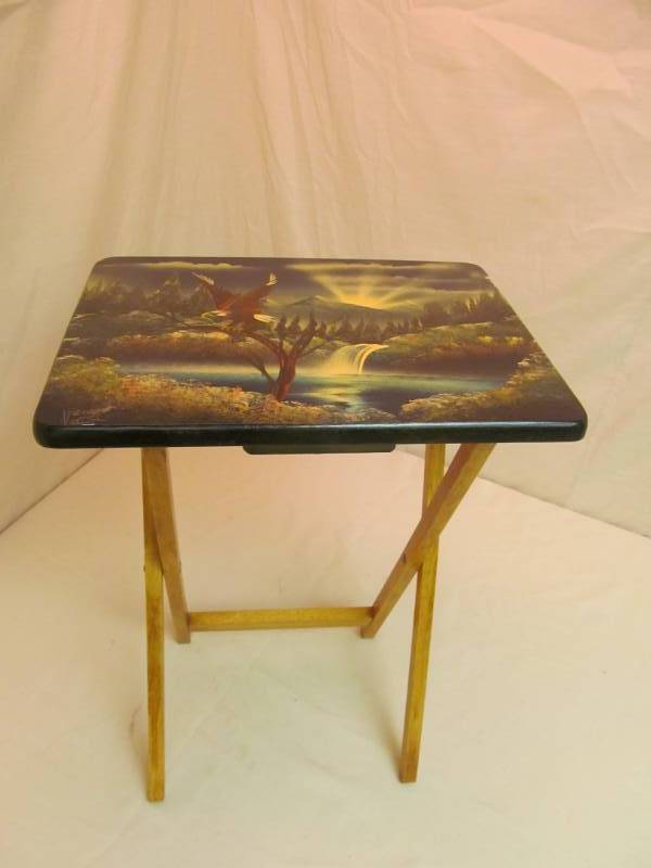 lot 131 image: TV trays
